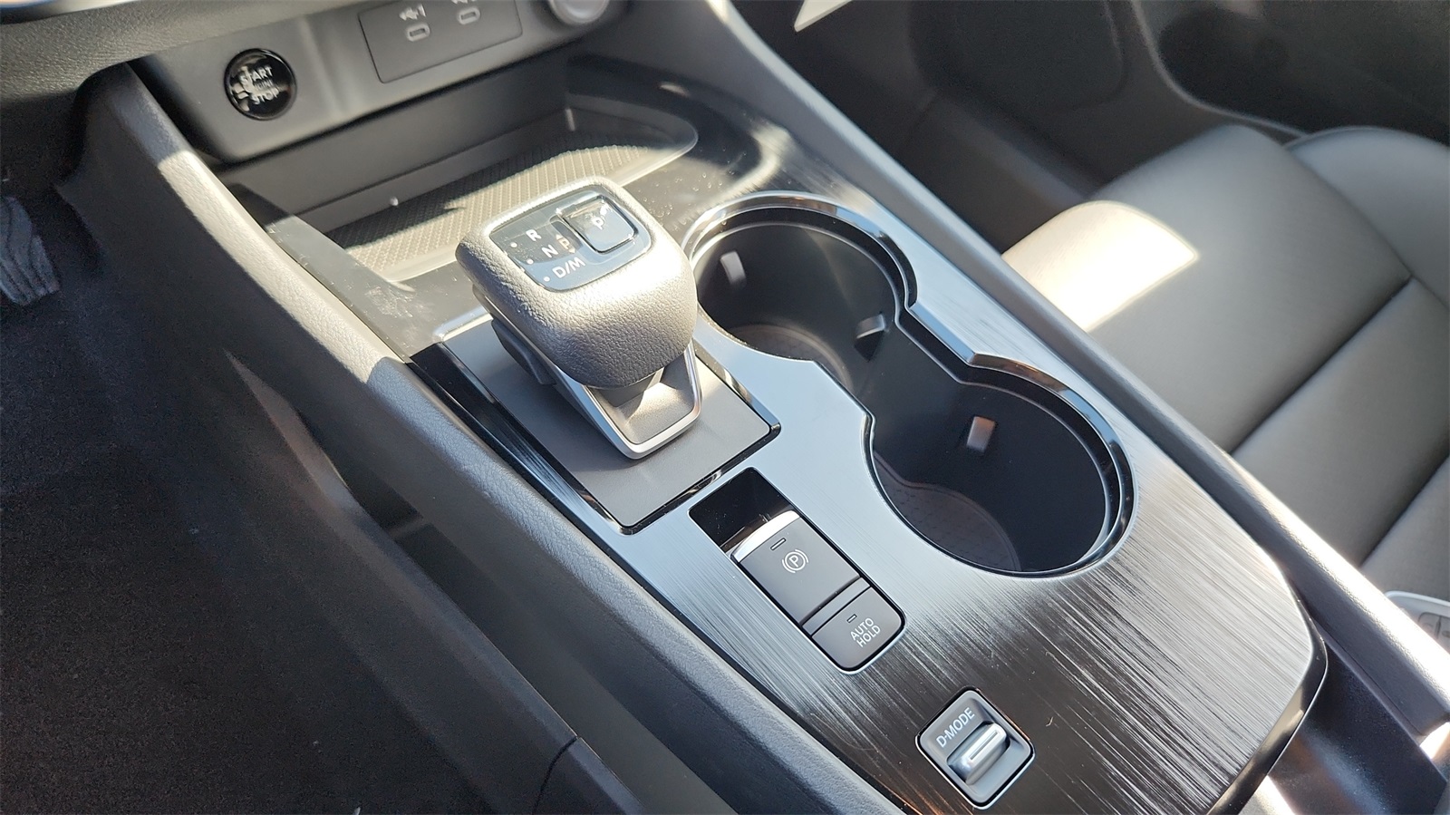 2025 Nissan Rogue SV photo 11