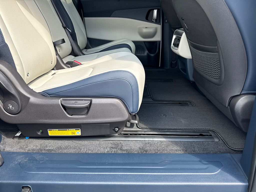 2026 Kia Carnival SX photo 16