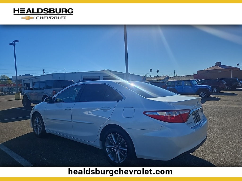 2015 Toyota Camry SE photo 3