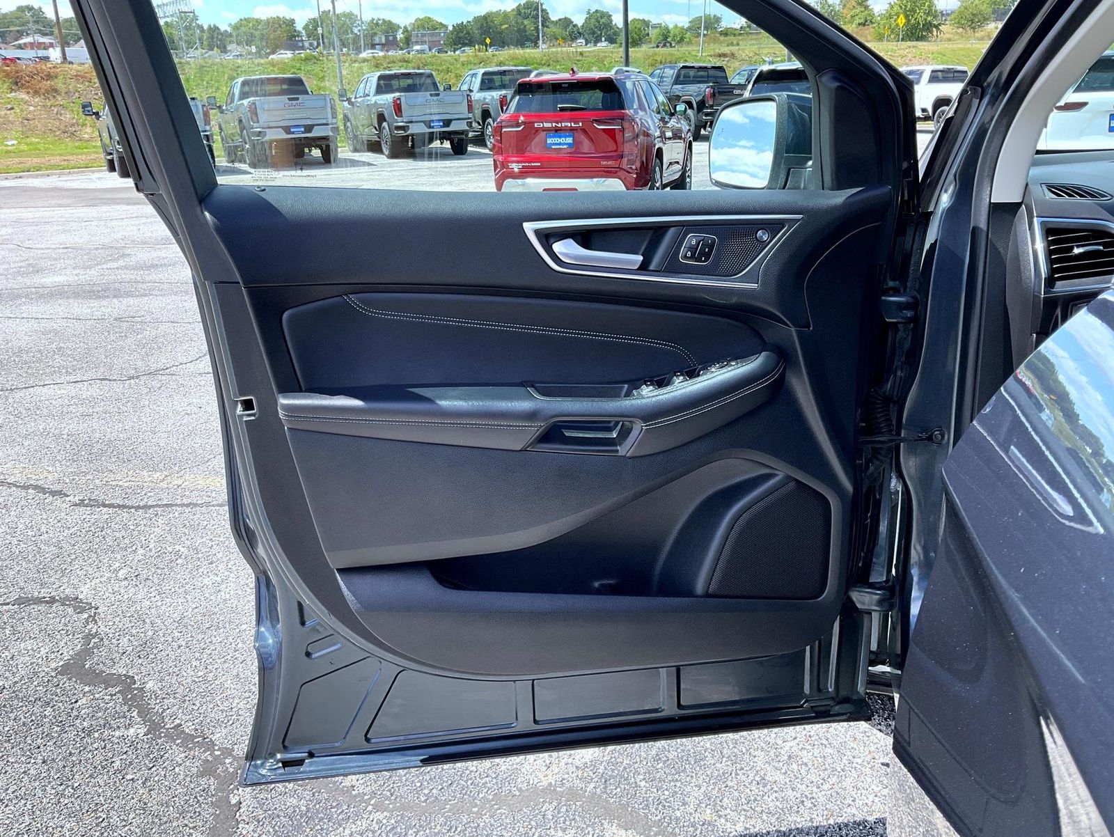 2022 Ford Edge Titanium photo 9