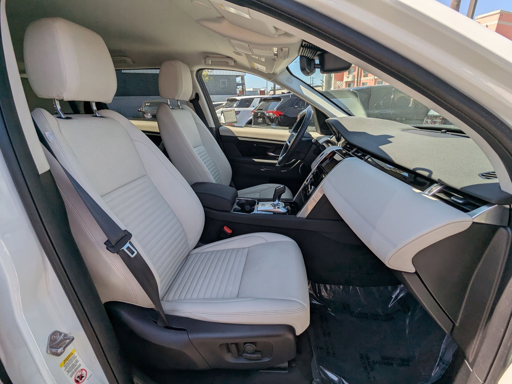2023 Land Rover Discovery Sport SE photo 17