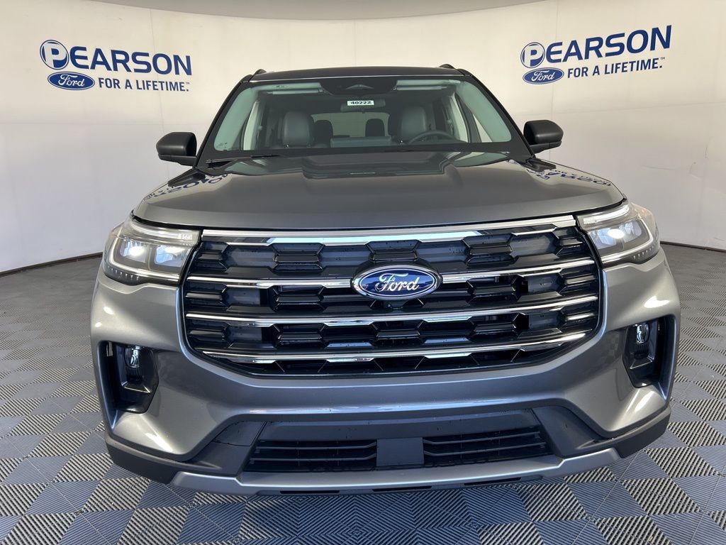 2025 Ford Explorer photo 2