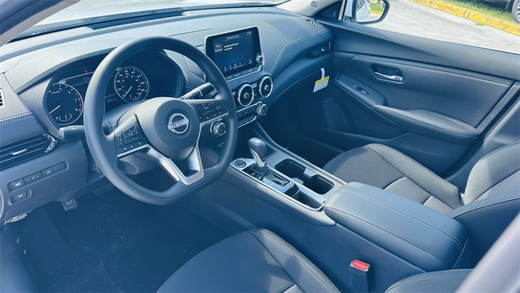 2025 Nissan Sentra SV photo 11