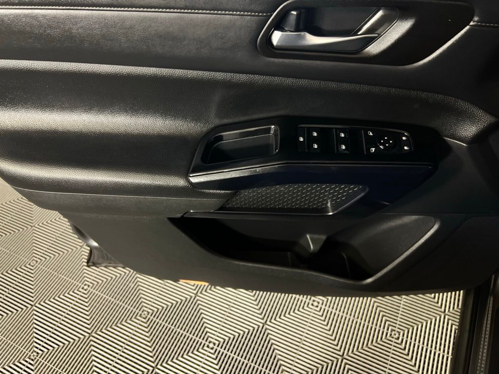 2022 Nissan Pathfinder SV photo 16