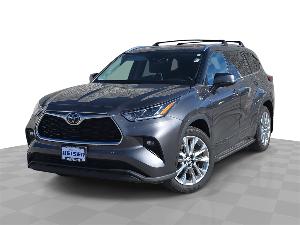 2023 Toyota Highlander Limited's photo
