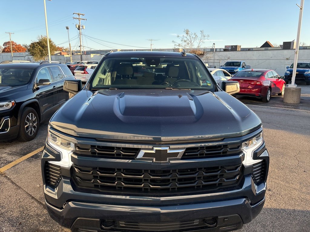 2022 Chevrolet Silverado 1500 RST photo 2