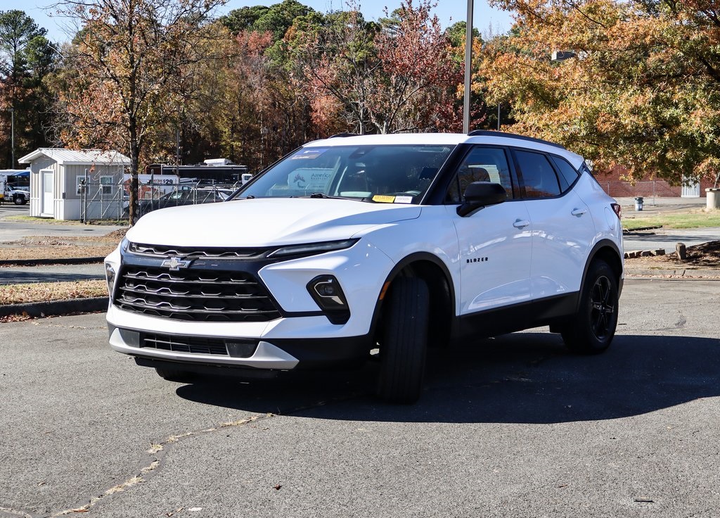 2023 Chevrolet Blazer 2LT photo 2