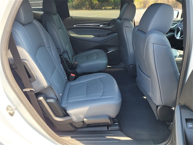2023 Buick Enclave Essence photo 13