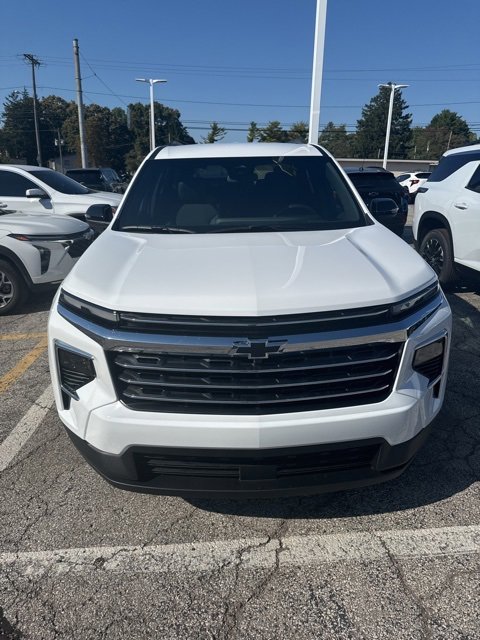 2026 Chevrolet Traverse photo 2