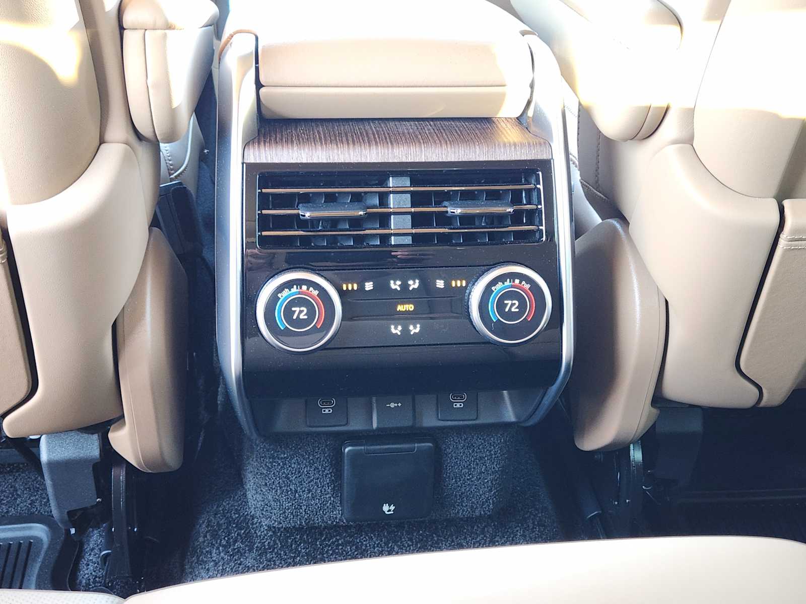 2025 Land Rover Range Rover SE photo 23