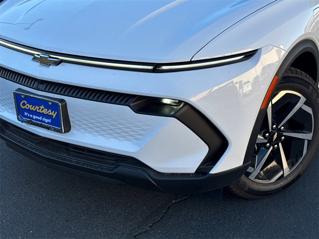 2026 Chevrolet Equinox EV 1LT photo 3