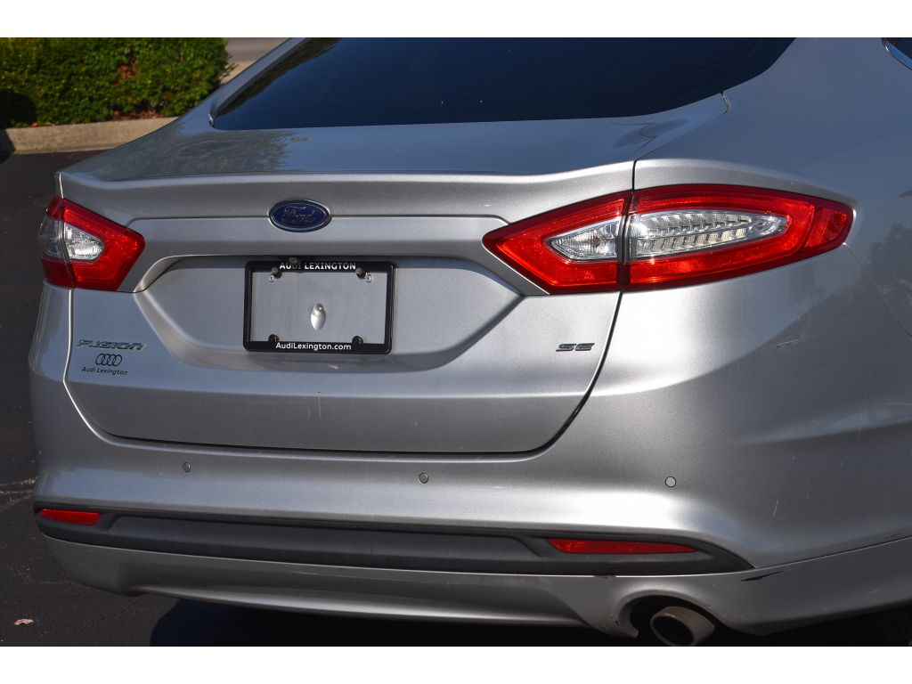 2016 Ford Fusion SE photo 20