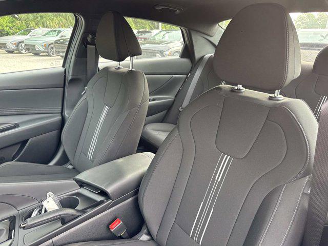 2025 Hyundai Elantra SEL Sport photo 9