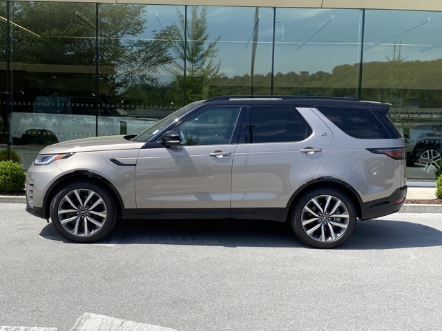 2025 Land Rover Discovery SE photo 2