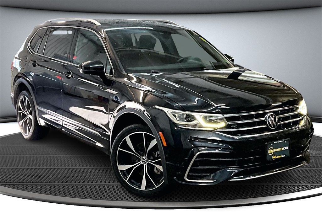 2022 Volkswagen Tiguan SEL R-LINE's photo