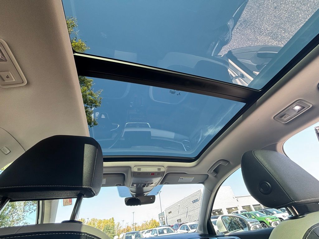 2025 Volkswagen Taos SE photo 18