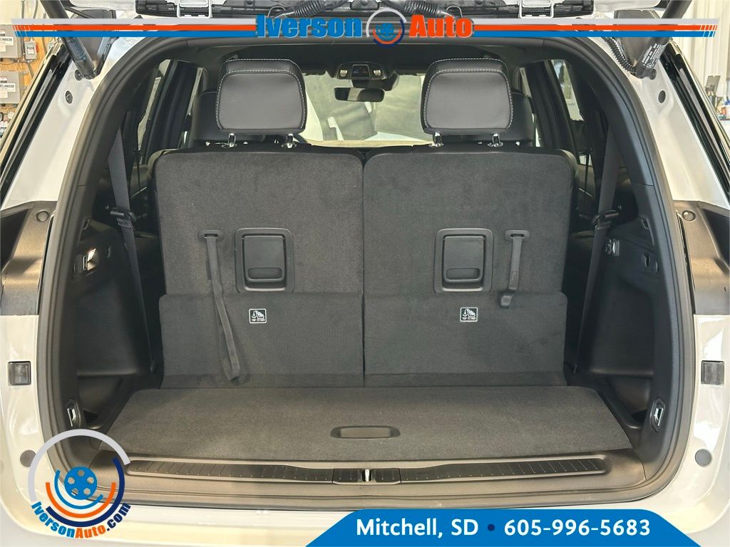 2025 Jeep Grand Cherokee Altitude photo 4