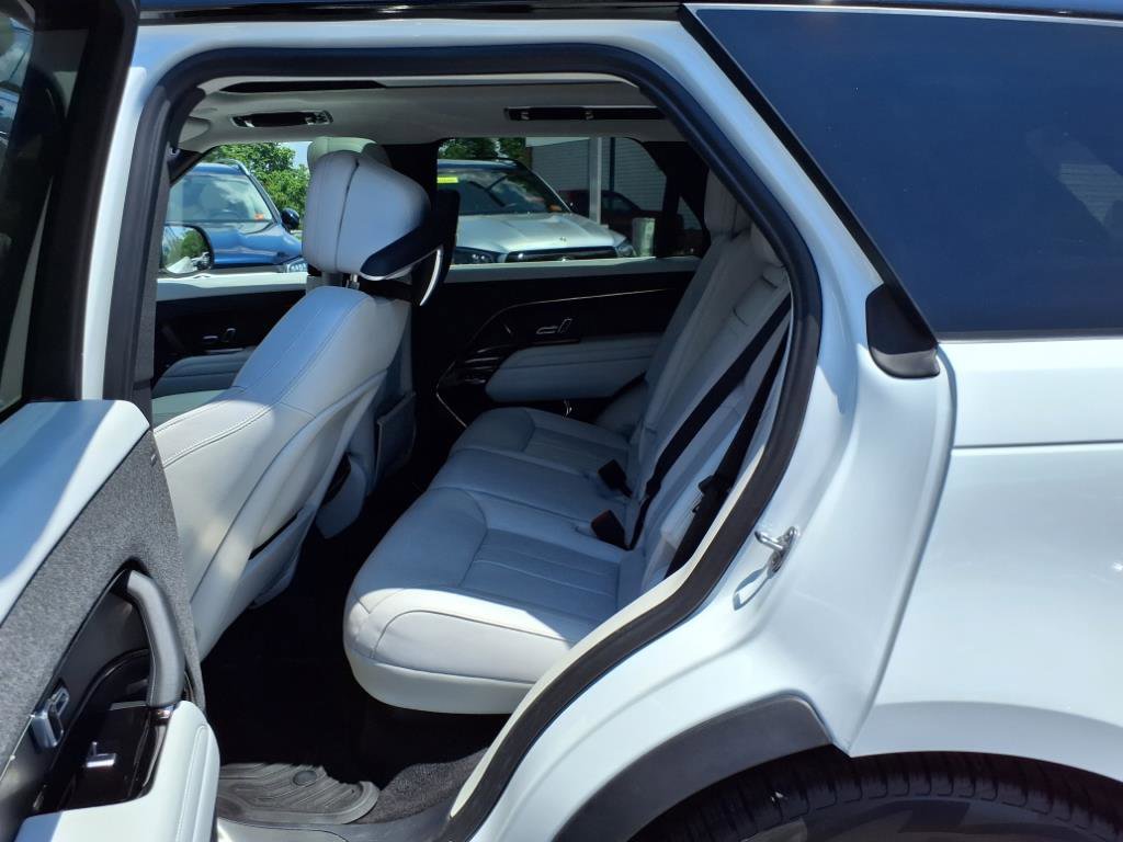 2023 Land Rover Range Rover Sport SE photo 12