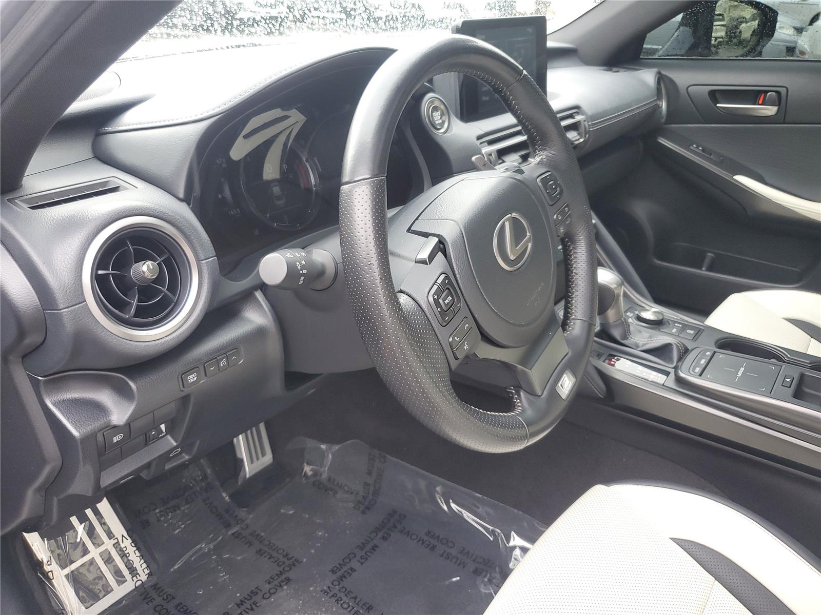 2022 Lexus IS 350 F SPORT photo 23
