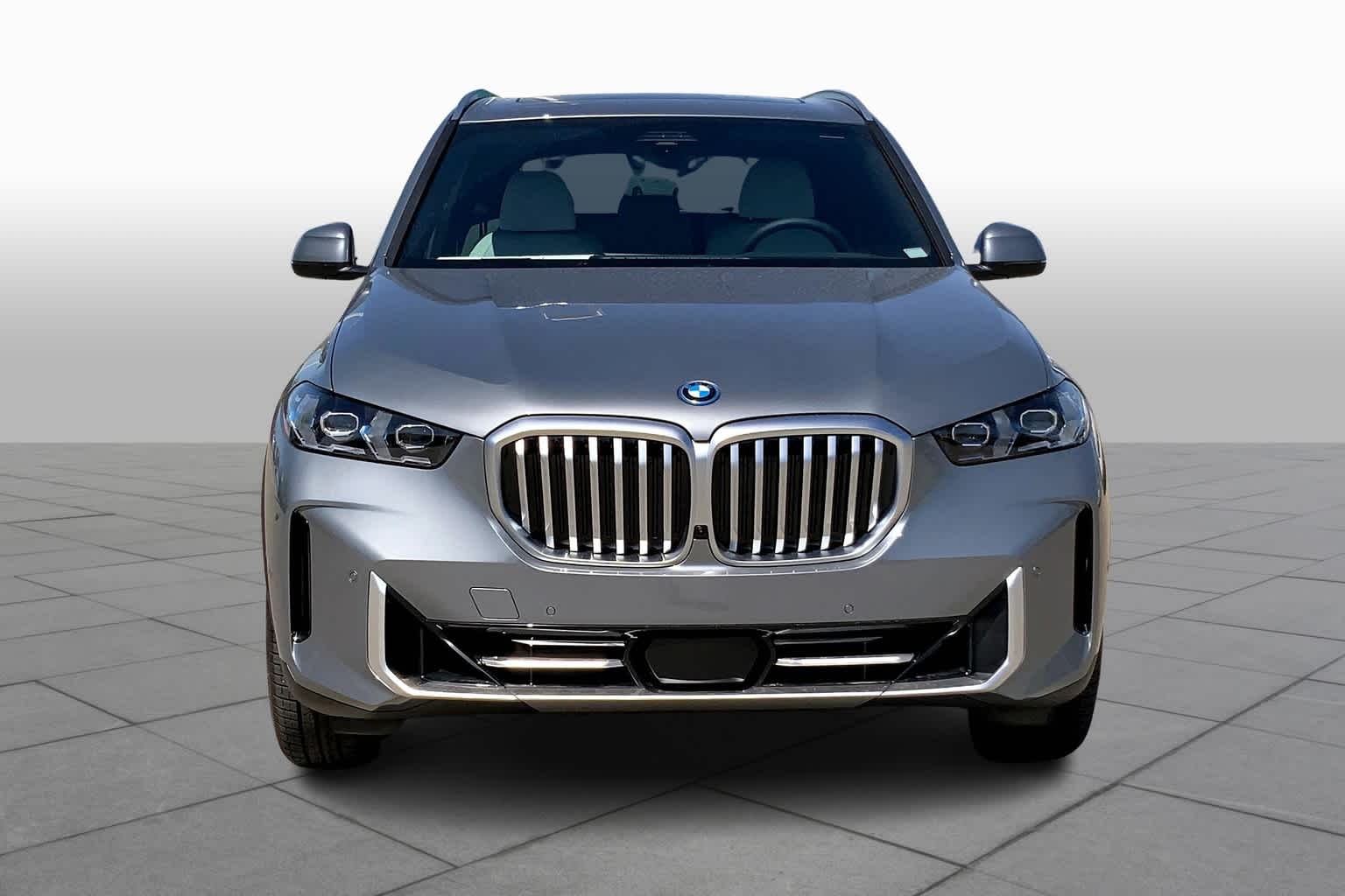 New 2025 Skyscraper Grey Metallic BMW xDrive50e image 3