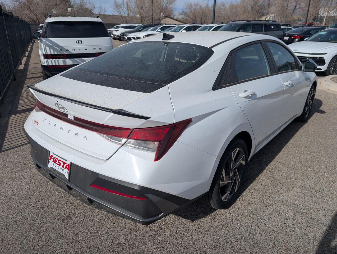 2025 Hyundai Elantra SEL Sport photo 5