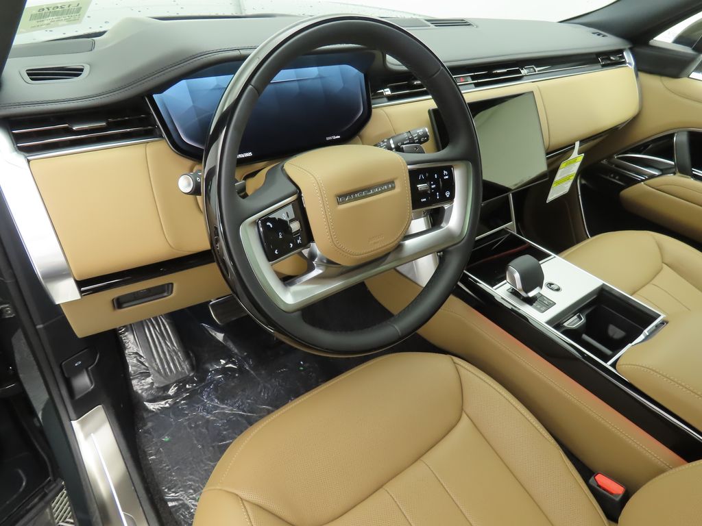 2025 Land Rover Range Rover SE photo 6