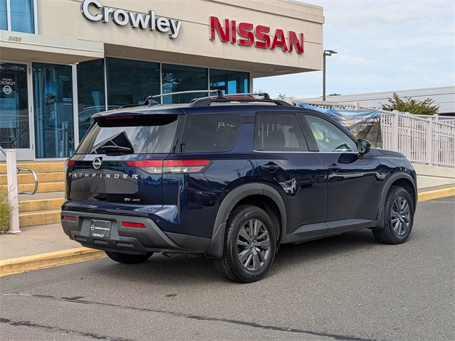 2022 Nissan Pathfinder SV photo 3