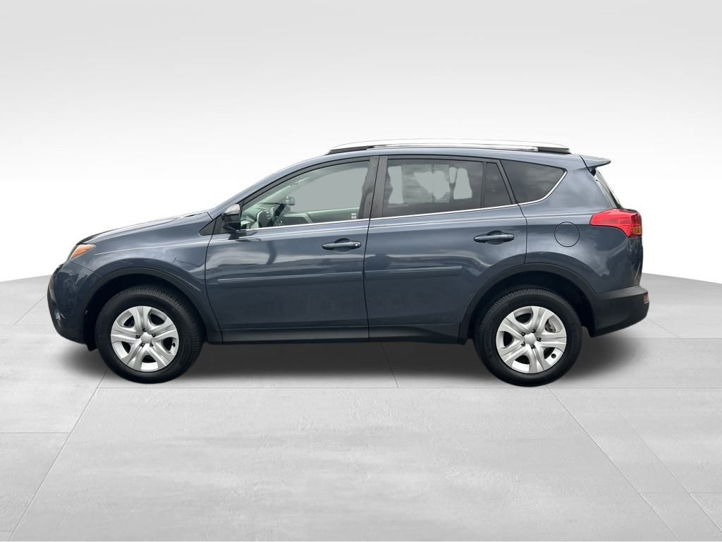 2013 Toyota RAV4 LE photo 2