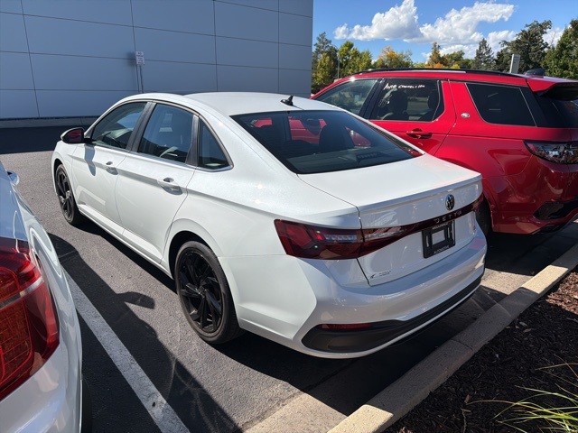 2025 Volkswagen Jetta 1.5T SE photo 2