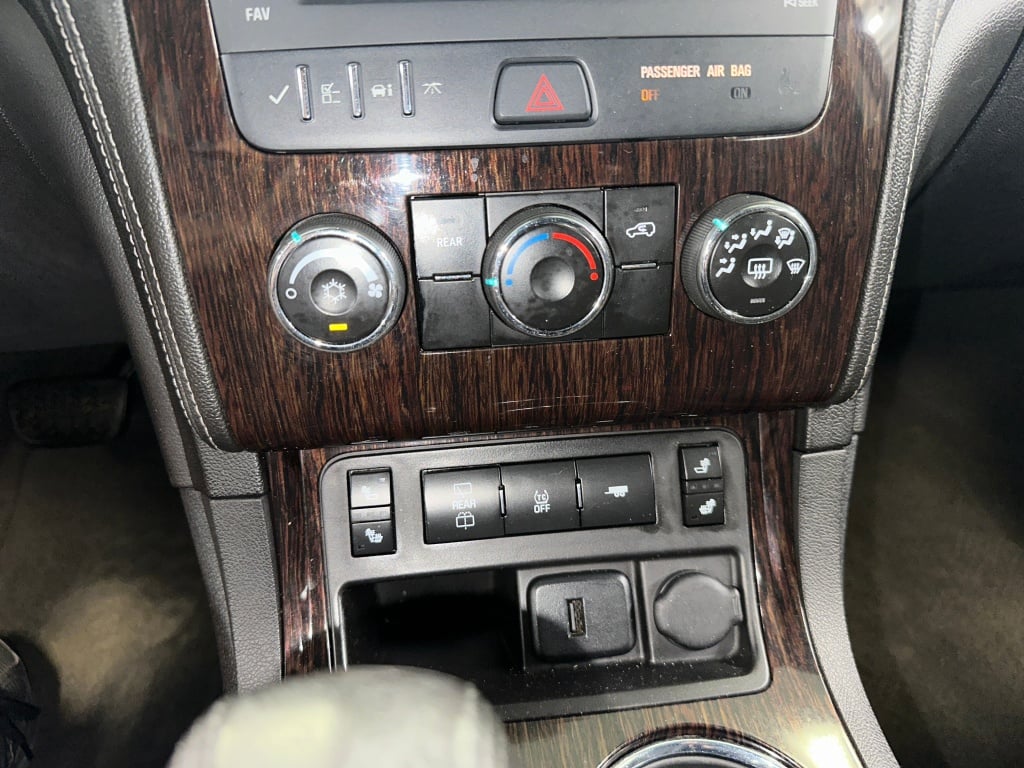 2017 Chevrolet Traverse 1LT photo 12