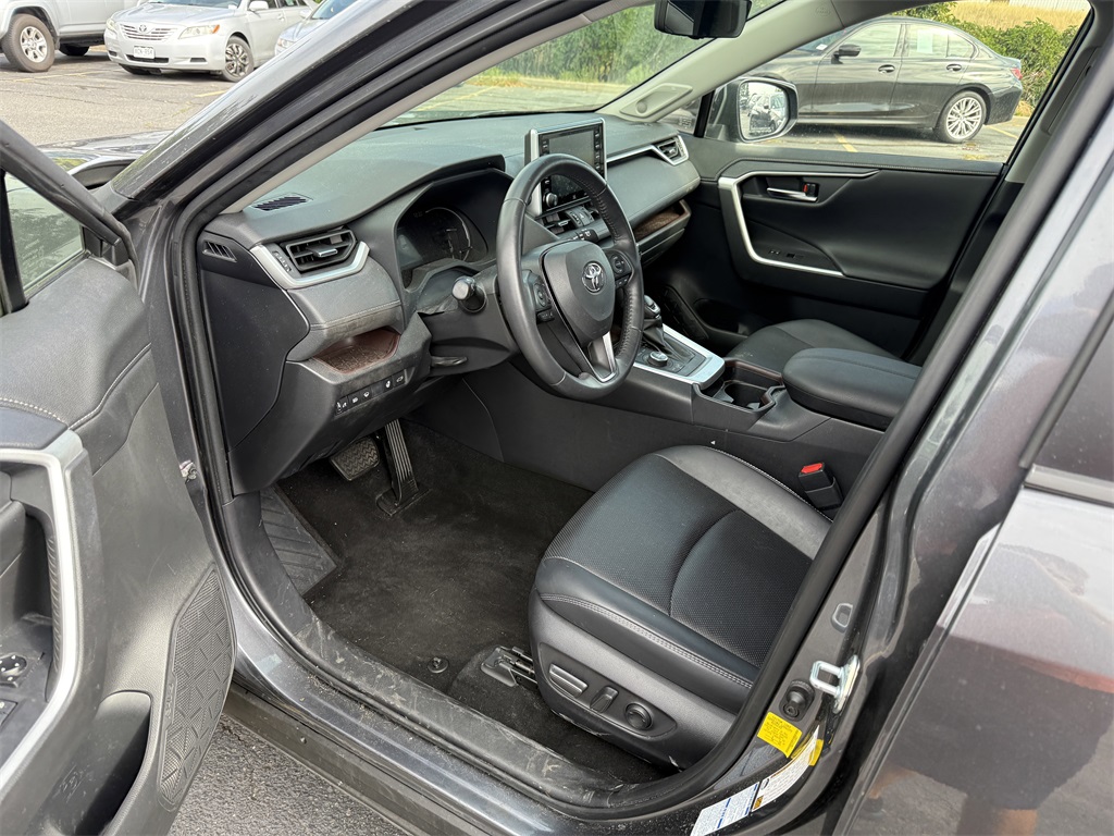 2020 Toyota RAV4 Limited photo 2