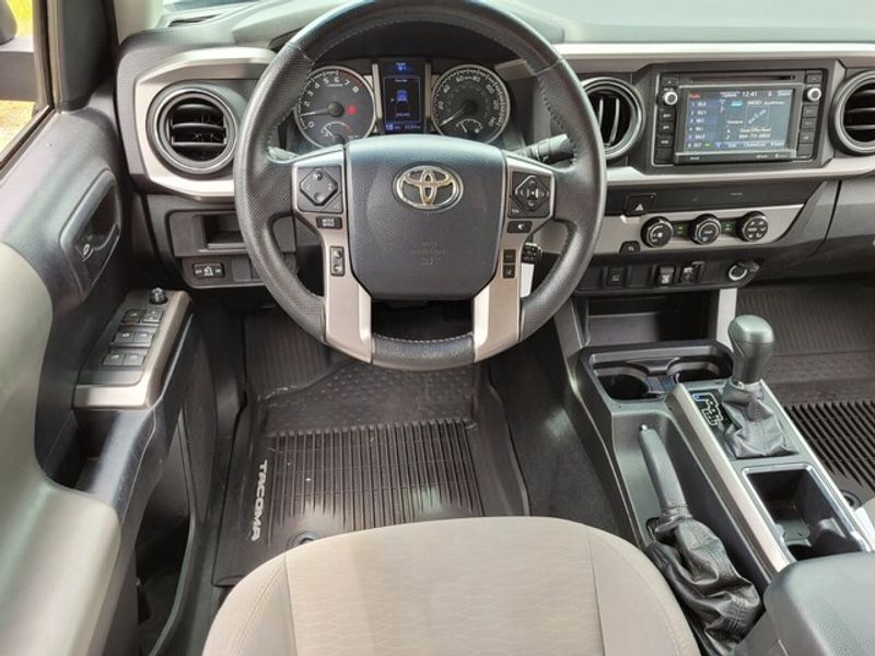 2019 Toyota Tacoma SR5 photo 7