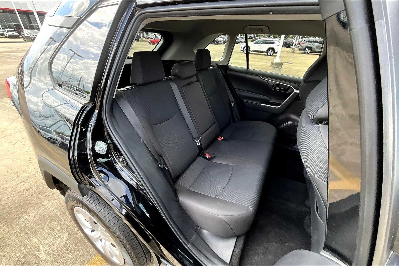 2024 Toyota RAV4 LE photo 19