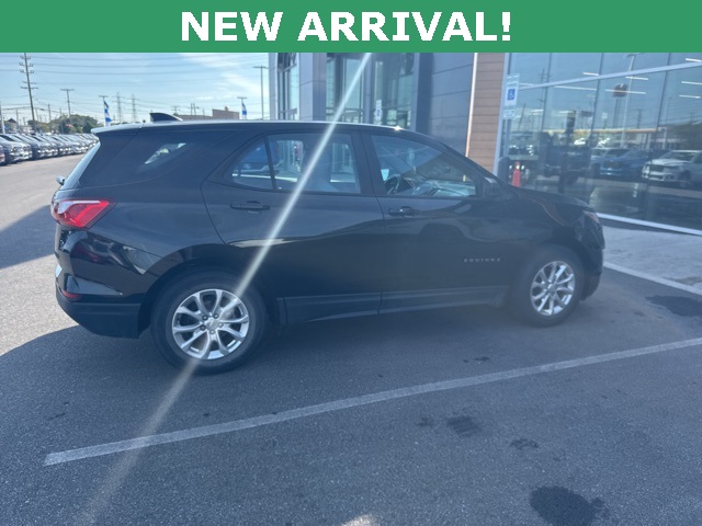2020 Chevrolet Equinox LS photo 2