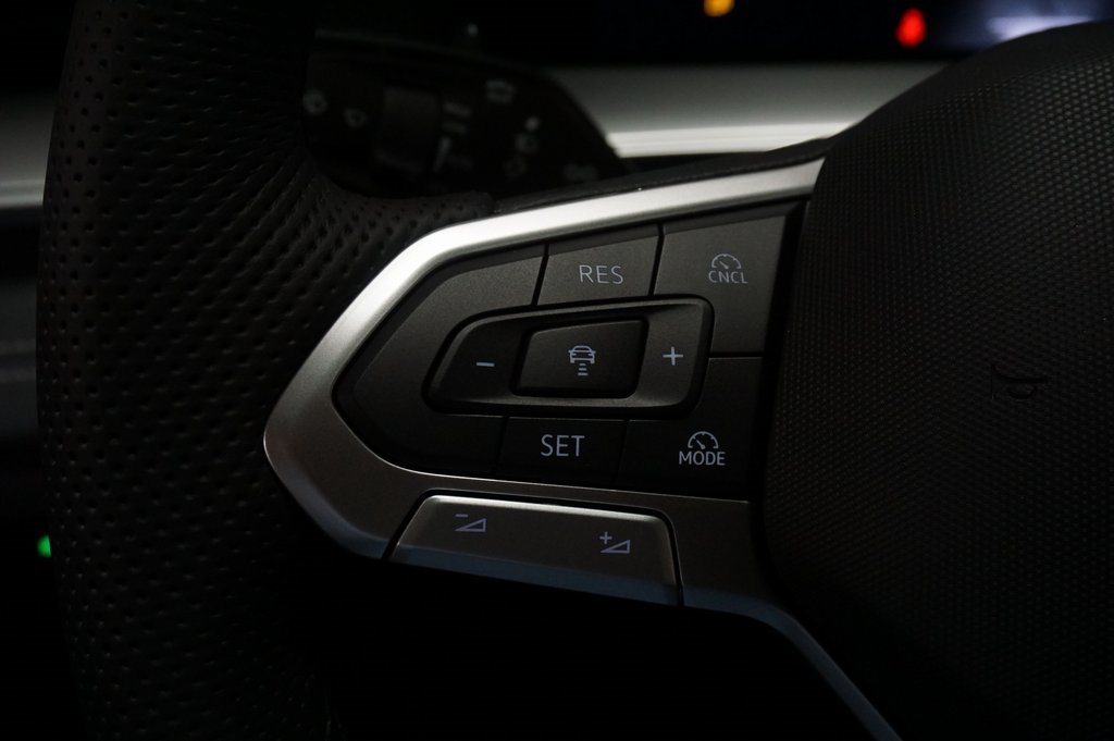 2025 Volkswagen Tiguan SE R-Line Black photo 19