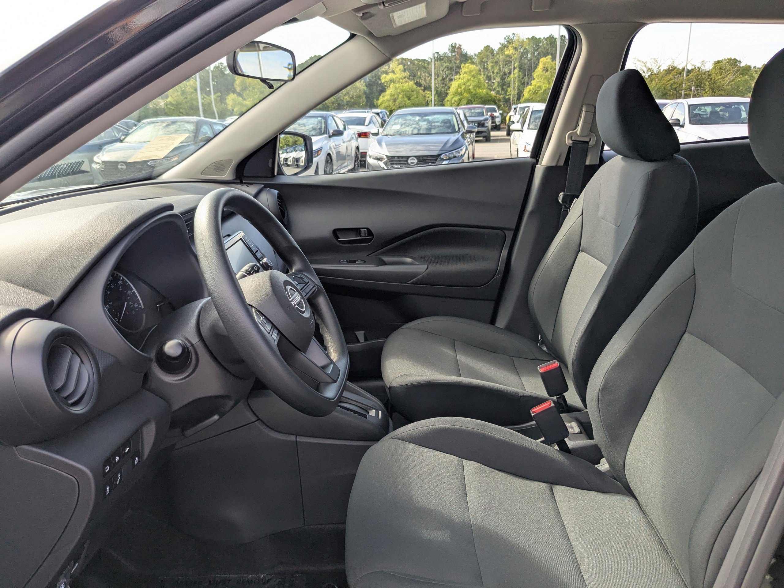2025 Nissan Kicks Play S photo 12