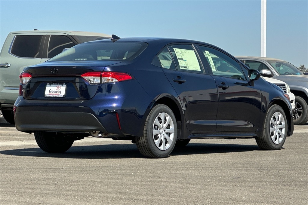 2025 Toyota Corolla LE photo 4