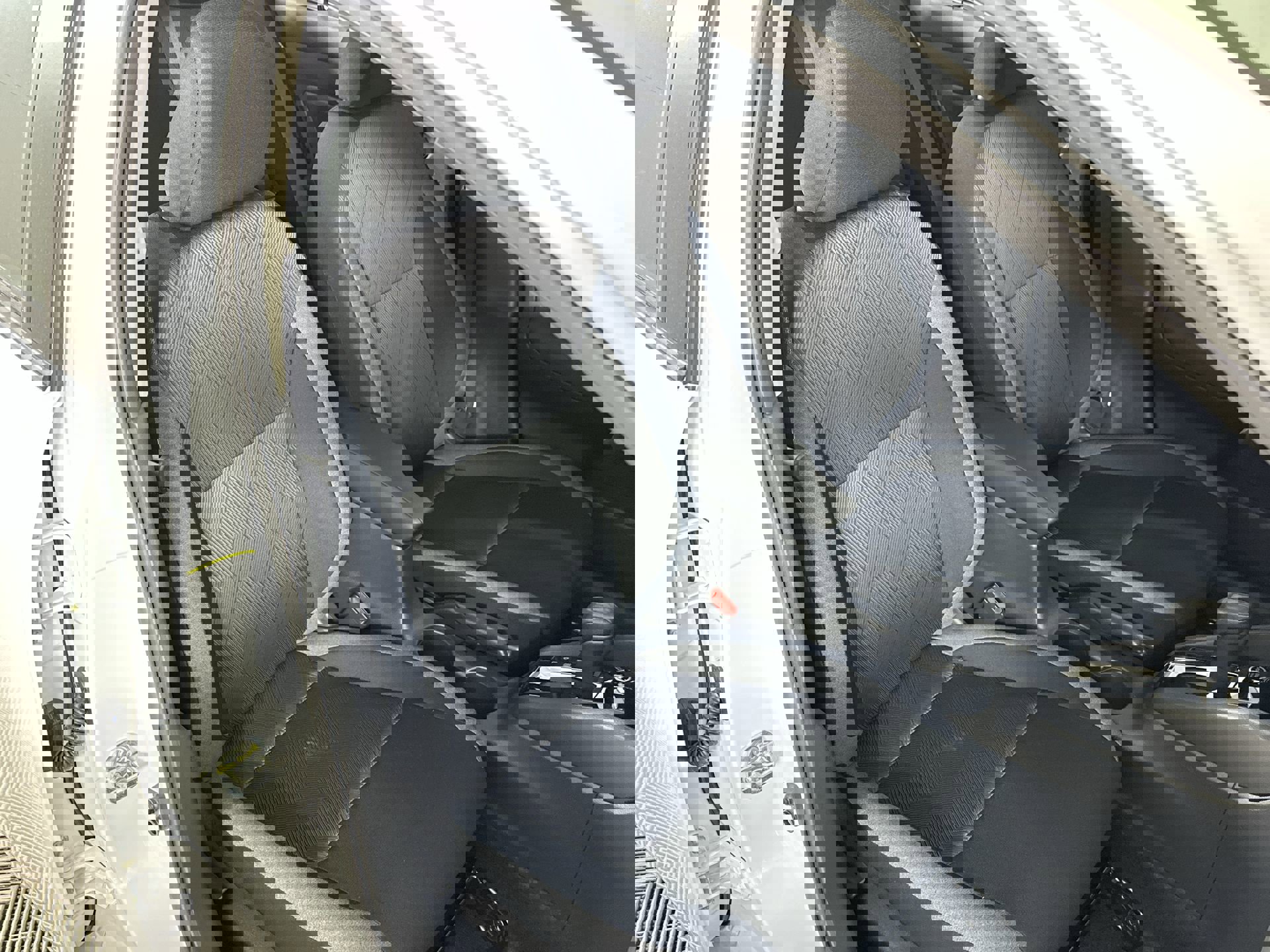 2025 Nissan Versa SV photo 27