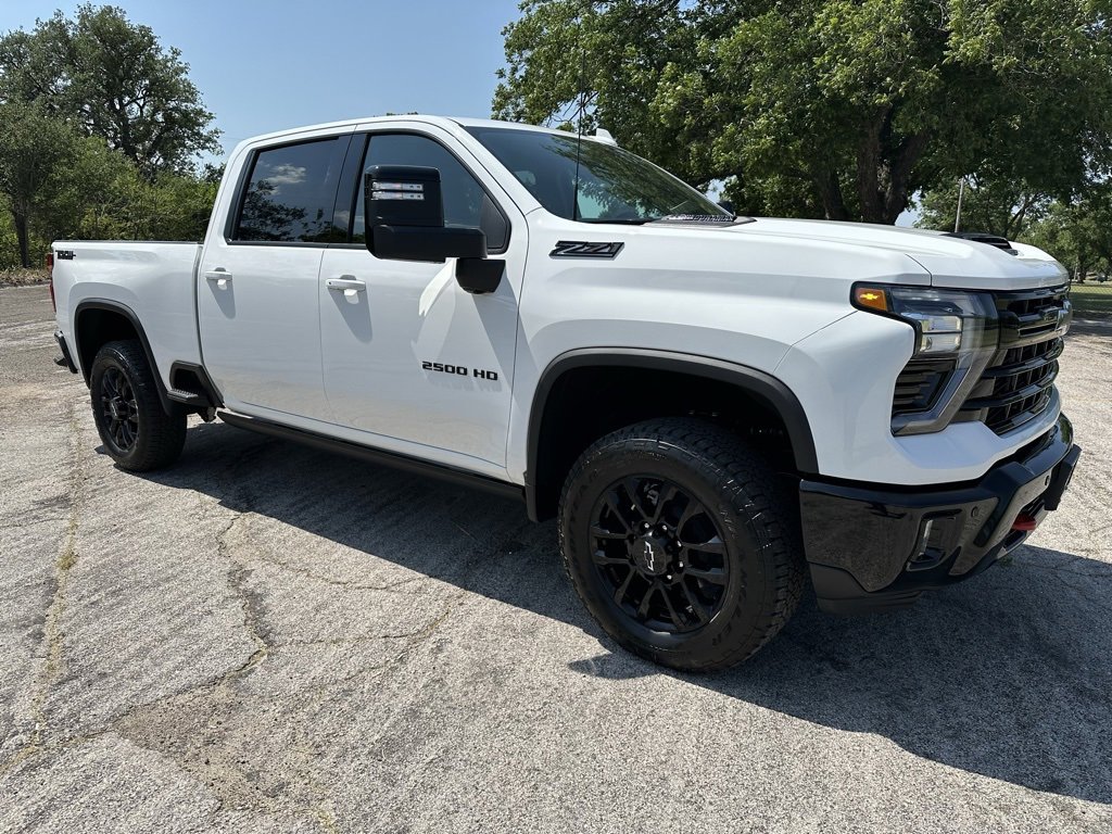 2025 Chevrolet Silverado 2500HD LTZ photo 4