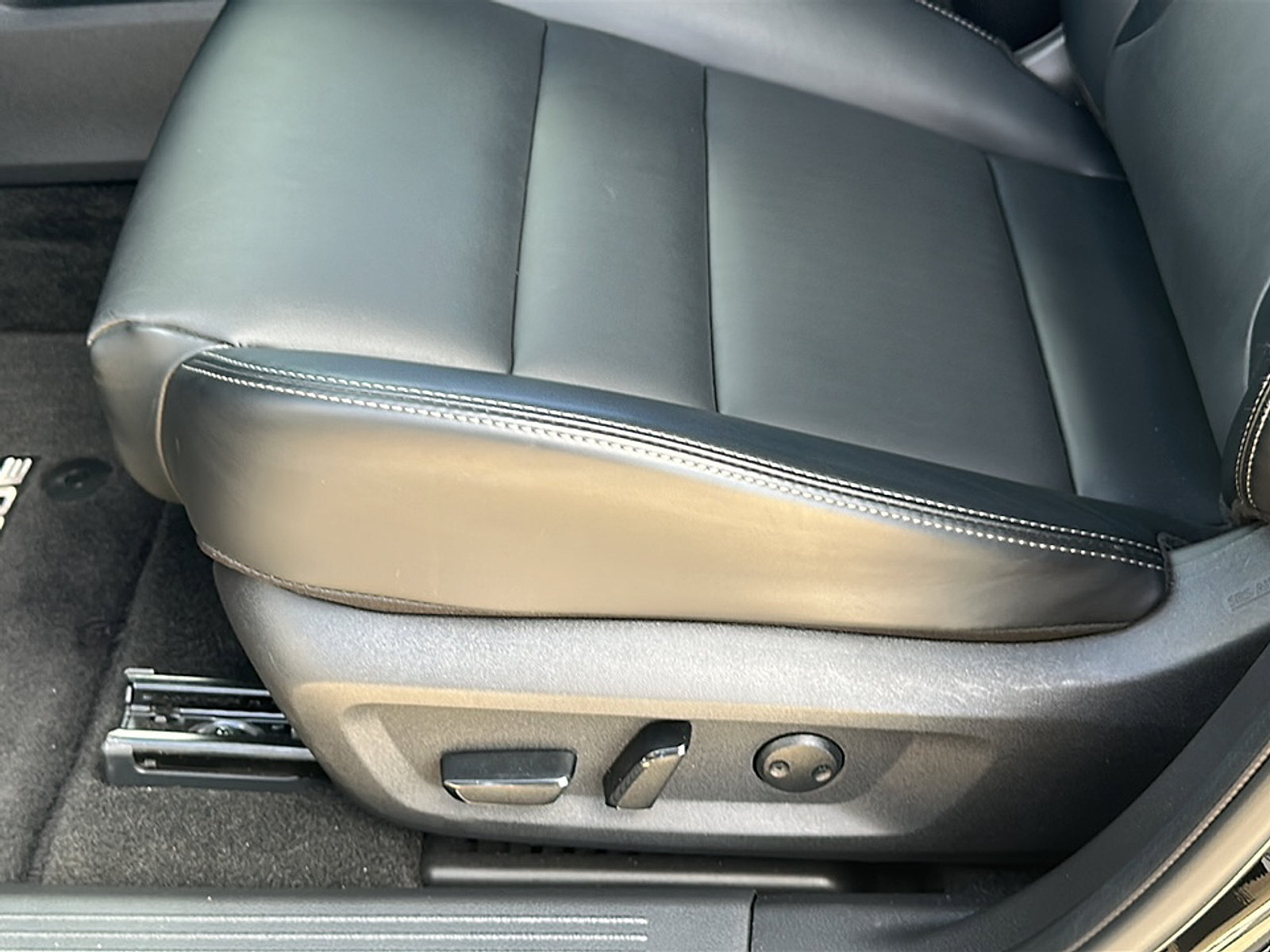 2023 Nissan Rogue SV photo 3