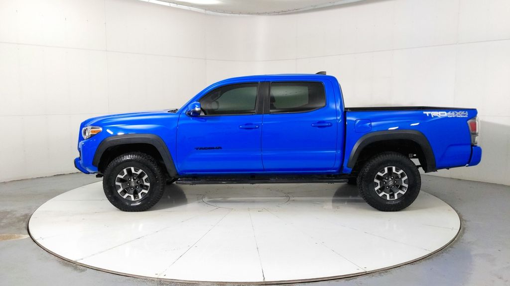 2020 Toyota Tacoma TRD Off-Road photo 2