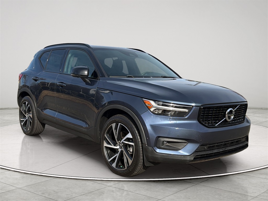 2022 Volvo XC40 R-Design's photo