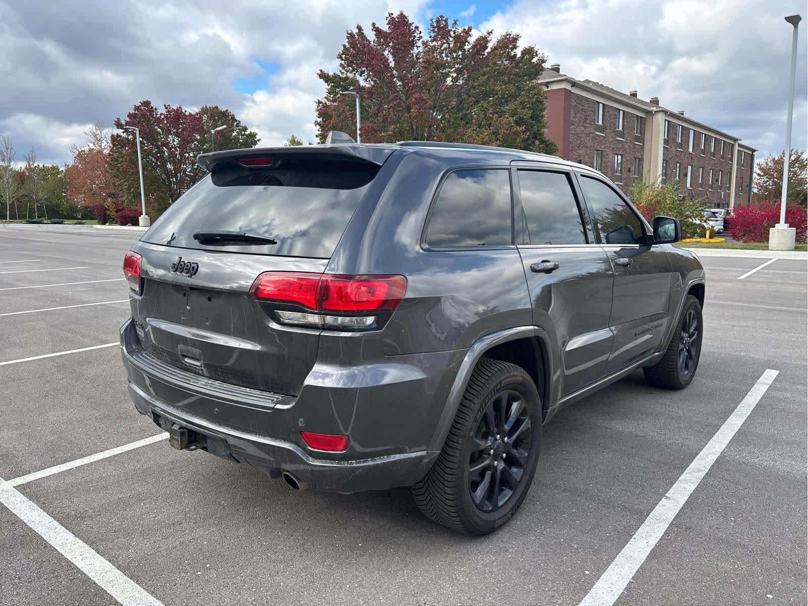 2021 Jeep Grand Cherokee Laredo X photo 3