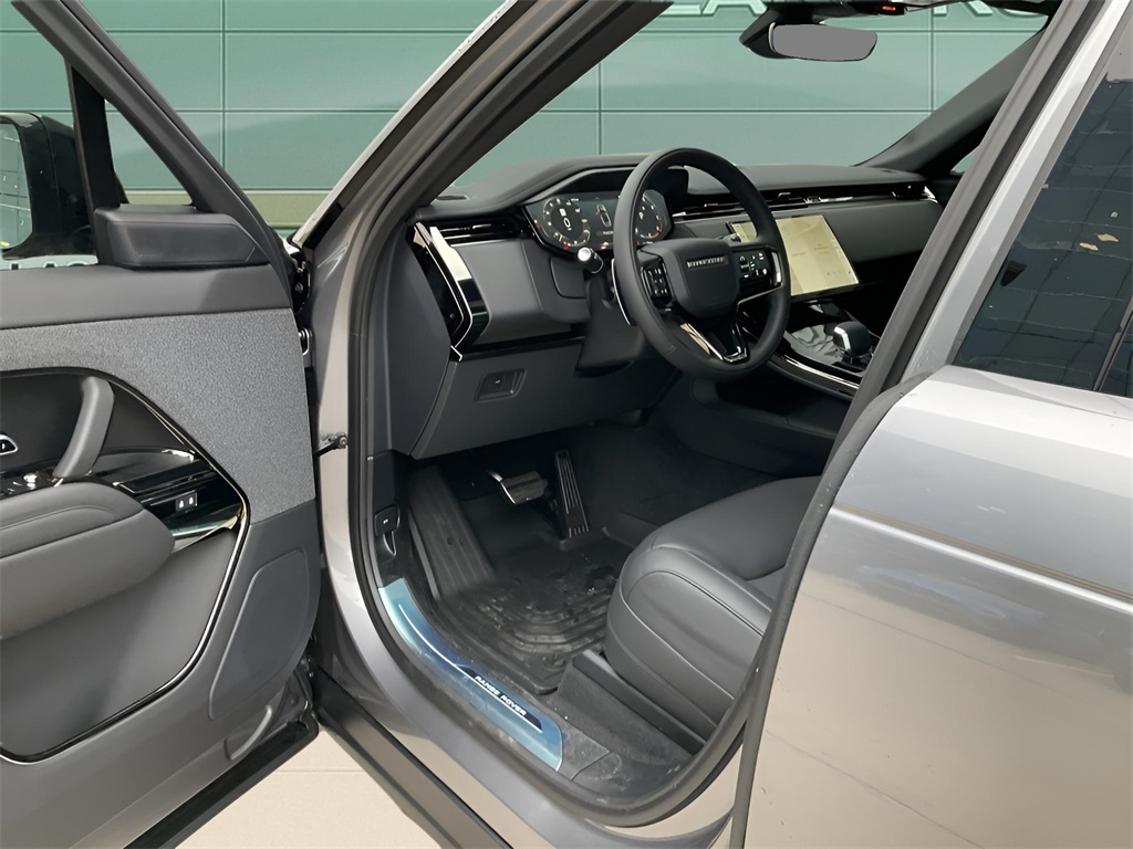 2025 Land Rover Range Rover Sport SE photo 11