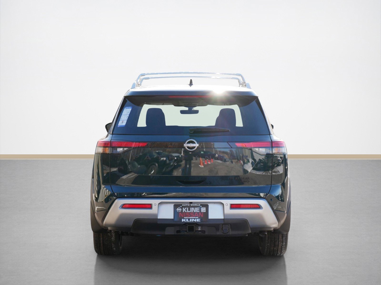 2025 Nissan Pathfinder Platinum photo 3