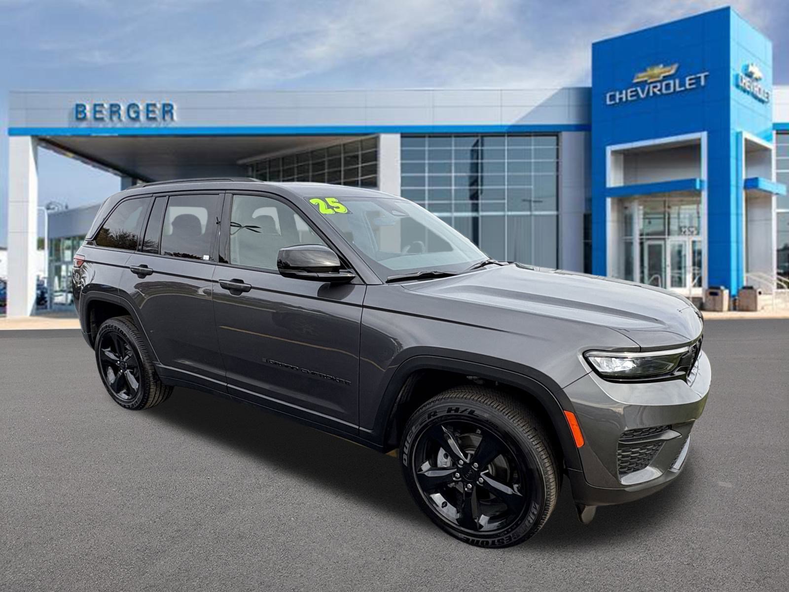 2025 Jeep Grand Cherokee Altitude's photo