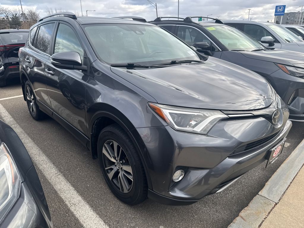 2017 Toyota RAV4 XLE's photo