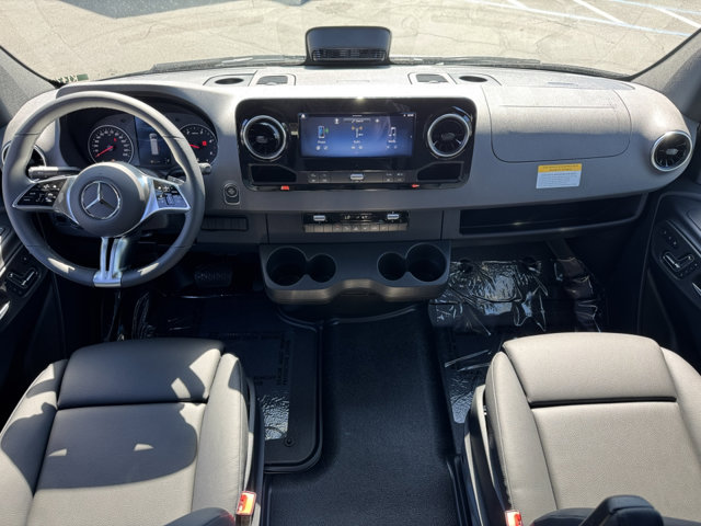 2025 Mercedes Benz Sprinter 2500 photo 3