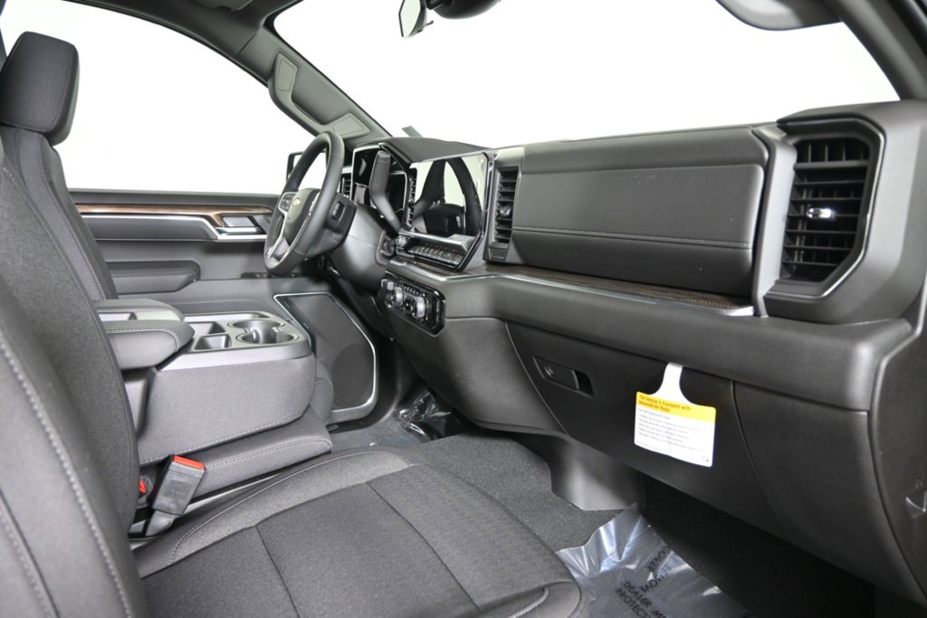 2025 Chevrolet Silverado 1500 LT photo 14