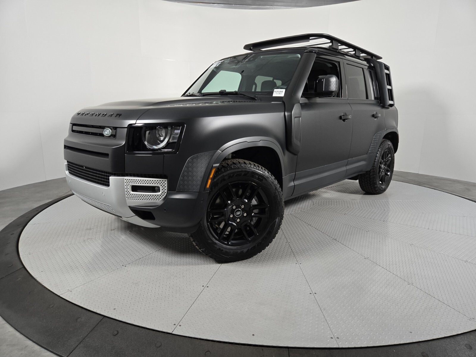 2025 Land Rover Defender S's photo